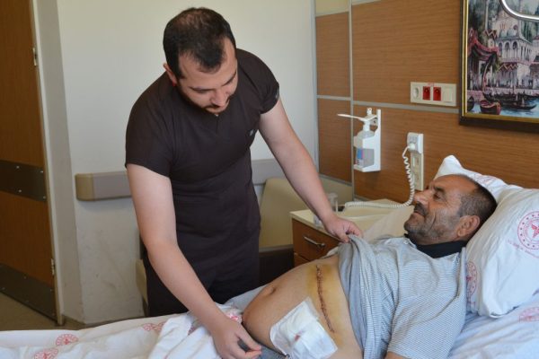 Bitlis’te Tıp Başarısı: Hastanın Böbreğinden 23 Santimetrelik Kist Alındı