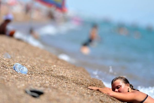 Güneşlenme Tehlikesi: Bronz Ten Uğruna Cilt Kanseri Riski Artıyor